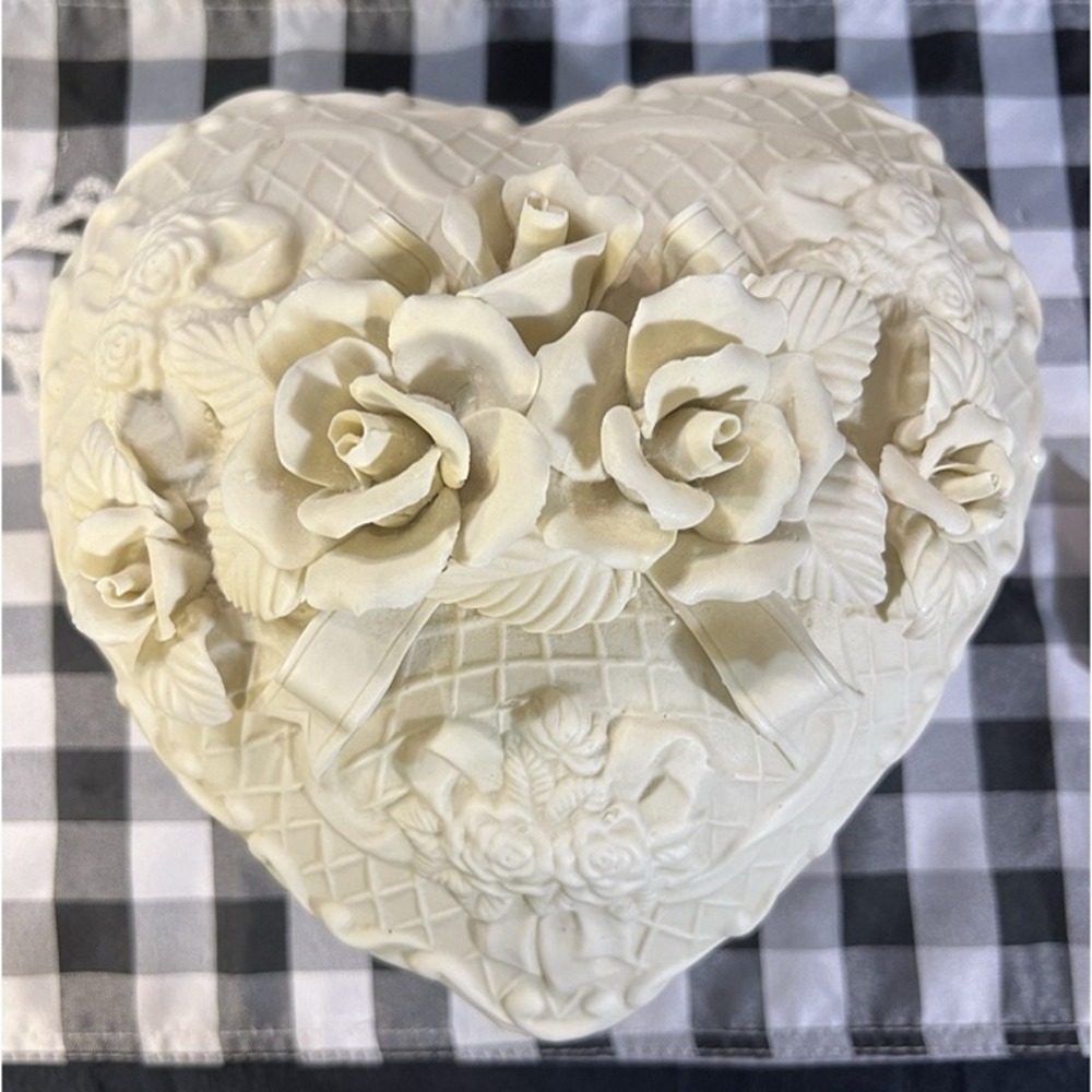 STUNNING Jade Collection Floral Heart Shaped Box LG World Bazaars 9x9x7 (2258}